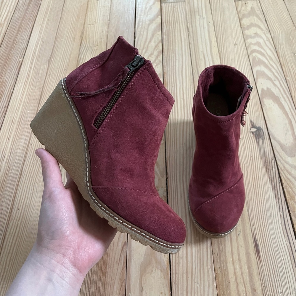 TOMS Leila Burgundy Suede Wedge Ankle Booties Side Zip Womens 6.5 Burgundy Wine